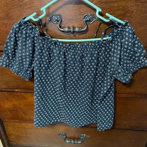 Off the shoulder w/straps and puffy short sleeves shirt